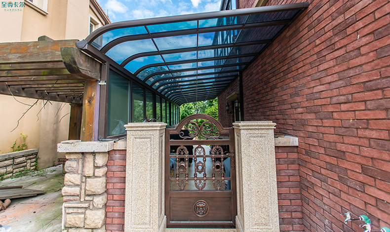 臨朐鋁合金雨棚?耐力板陽光棚圖片?