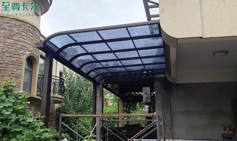 深圳寶安專業做家庭雨棚的廠家?陽臺雨棚上門安裝?